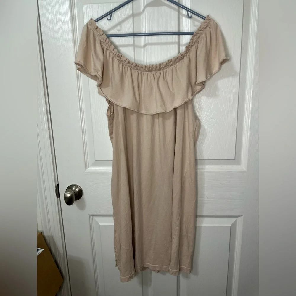 Off-Shoulder Tan Dress ruffles - Picture 3 of 4